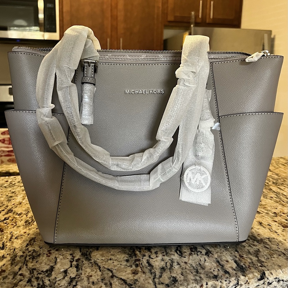 Michael Kors Jet Set East West Top Zip Tote Bag